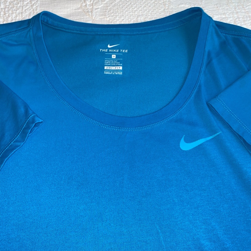 Nike athletic cut tee 1x